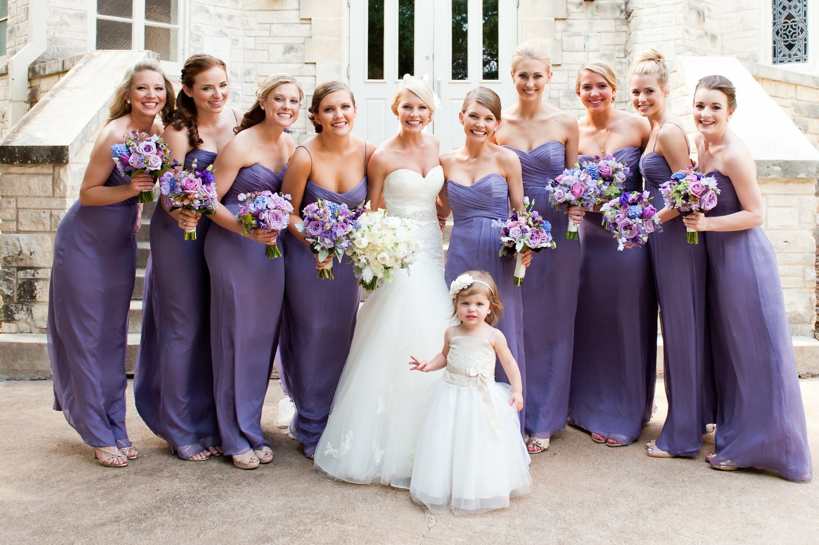 Какой цвет платья невесты. Платье подружки невесты. Платье лавандового цвета на свадьбу. Свадьба в лавандовом цвете. Фиолетовое свадебное платье.