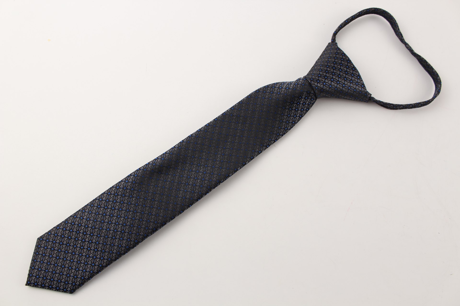Картинка галстук мужской. Галстук. Галстук для мальчика. Узкий галстук. Детский галстук.