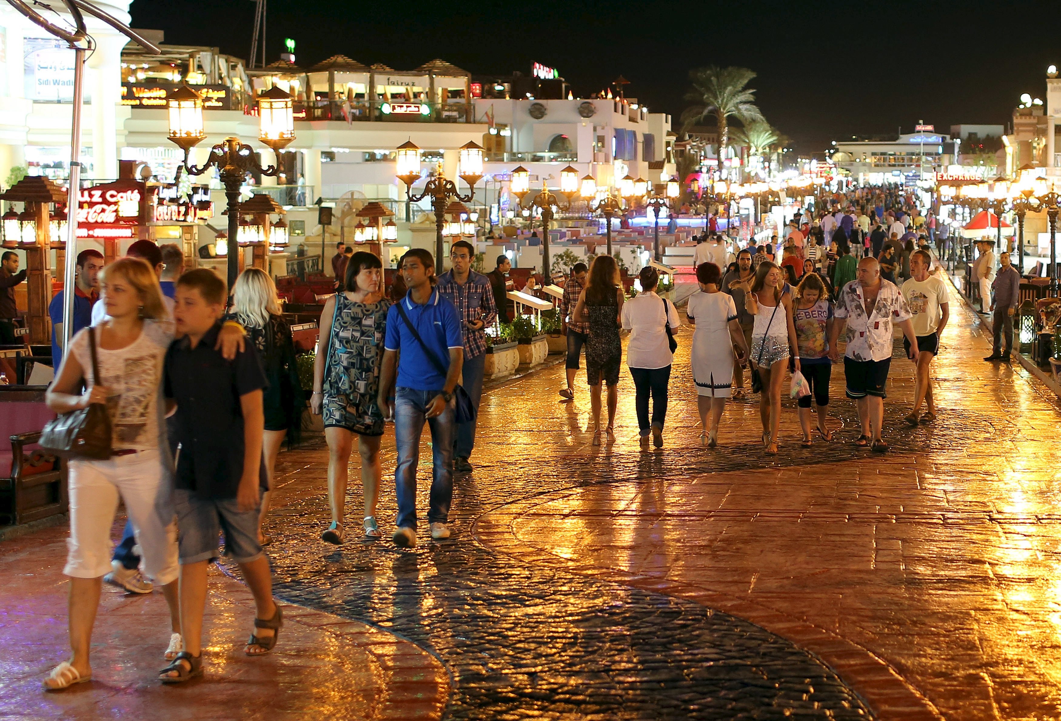 Шарм-Эль-Шейх туристы. Улица Наама Бэй в Шарм Эль Шейхе. Шарм-Эль-Шейх население. Sharm el Sheikh Tourists.