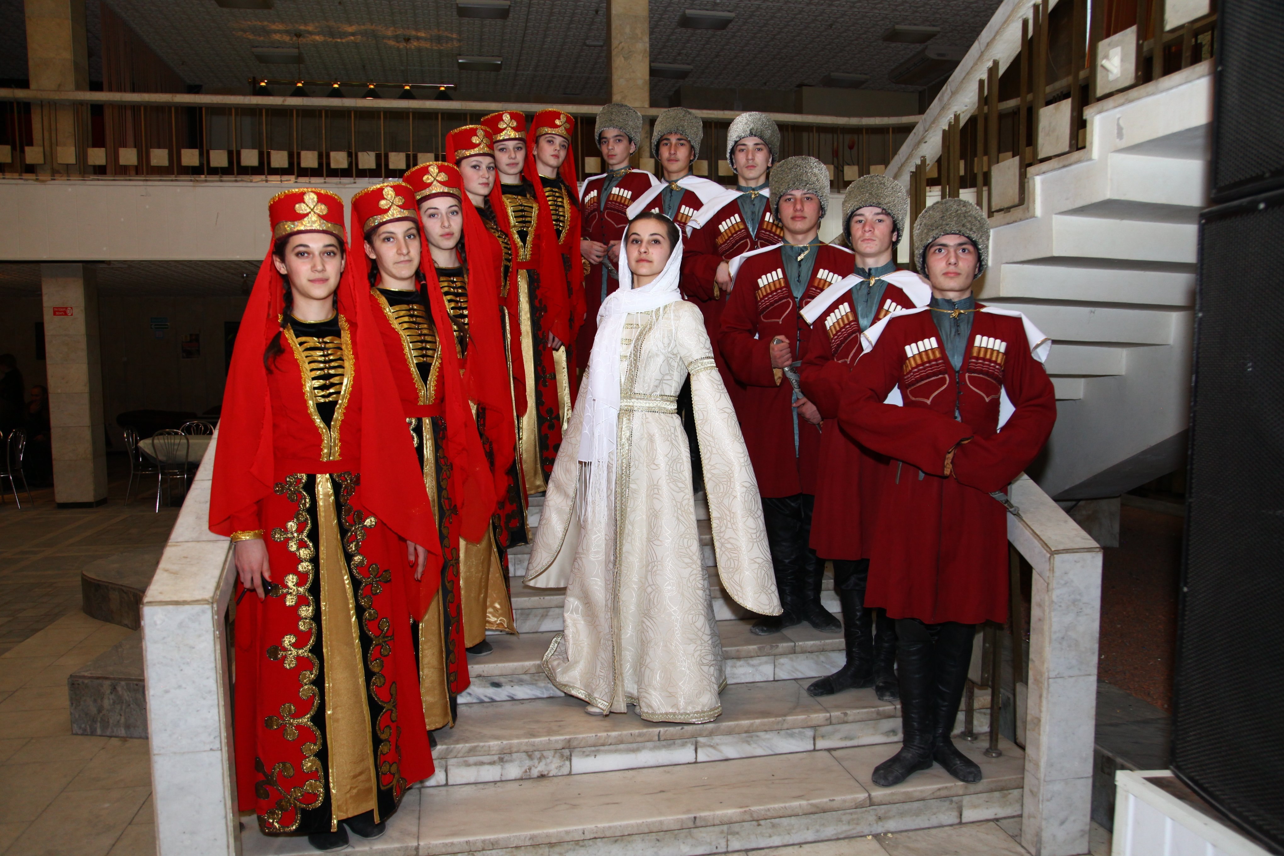 Концерт 100 летие адыгеи в кремлевском. Адыгейцы майкоп. Национальный ансамбль адыгеи. 100-летие адыгеи кремлевский дворец. Концерт кчр.