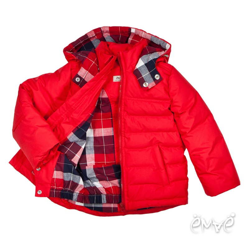 Каталог детских курток. Куртка детская. Детская курточка. Ребенок в куртке. Куртка зимняя для мальчика красная.