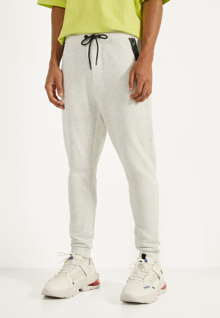 Черные брюки карго Bershka