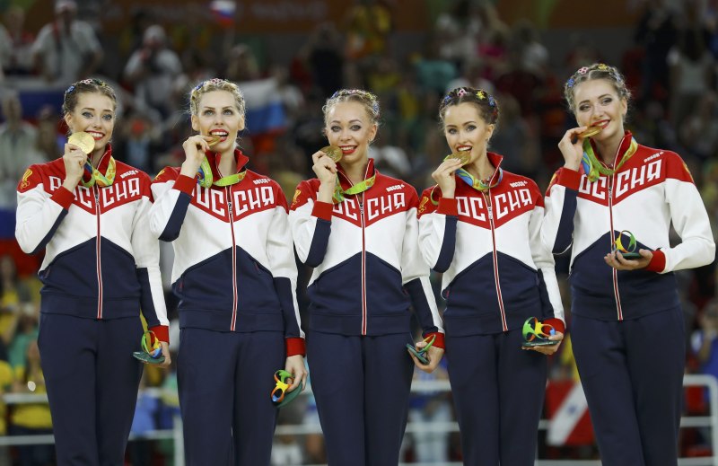Гимнастика с обручем