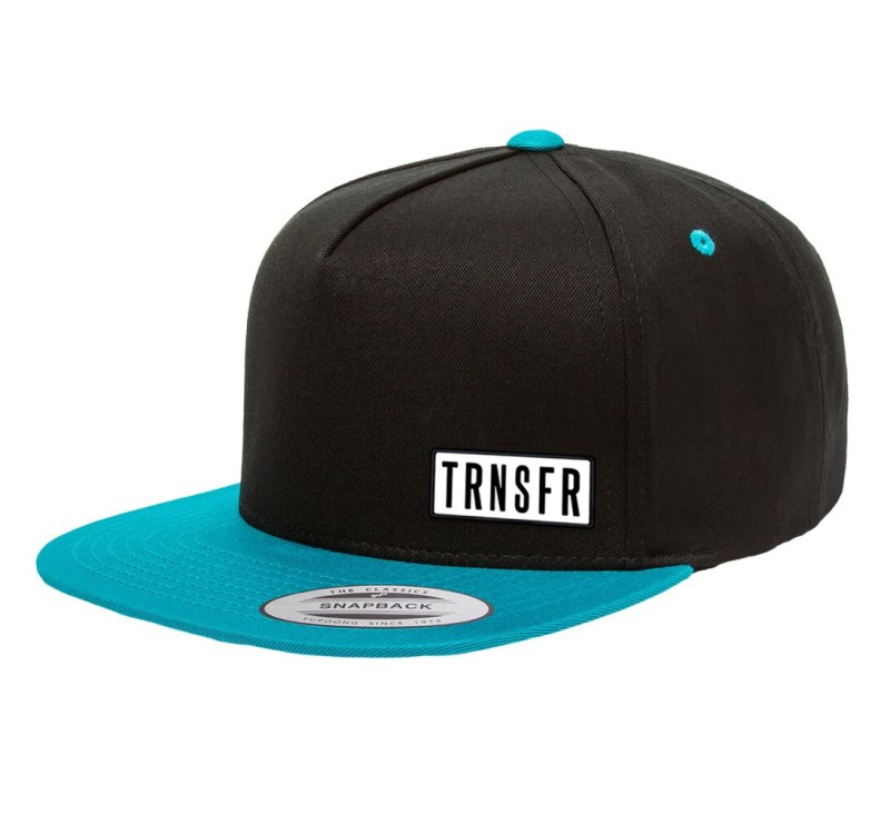 Кепка снэпбэк с прямым козырьком