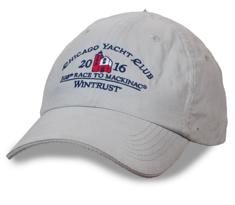 Большие караси на траве