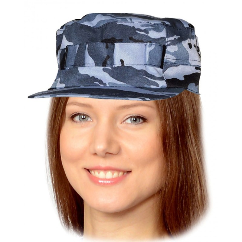 Кепка с туканом