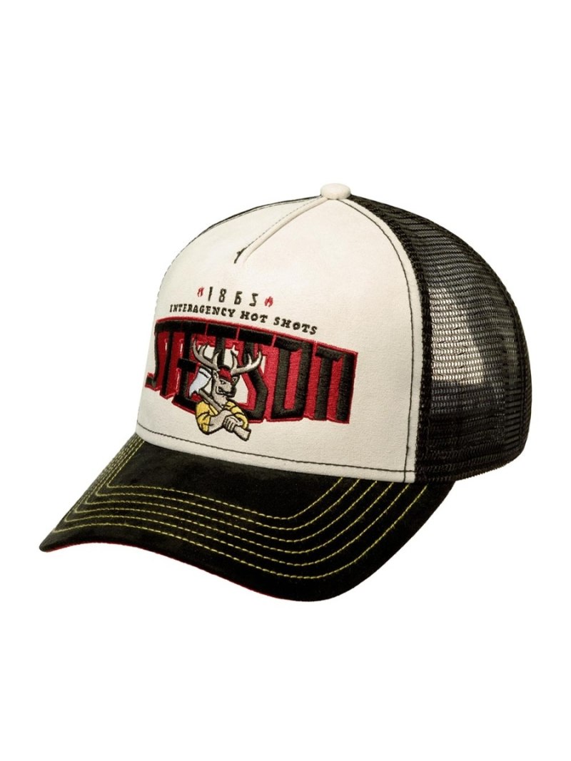 Мужчина в шапке Stormy Kromer