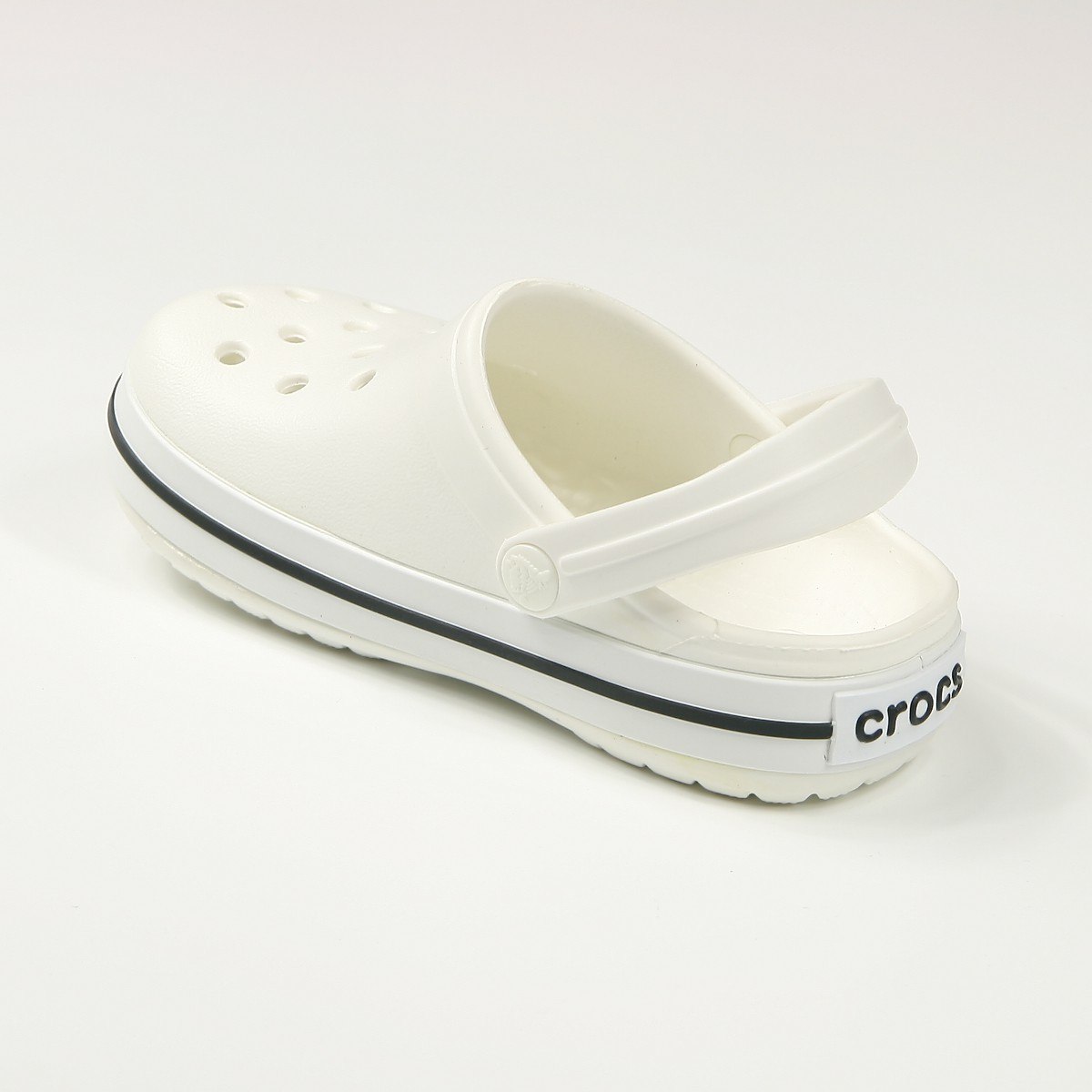 Обувь крокусы. Crocs Crocband 11016-100. Сабо крокс белые. Кроксы 2022 белые. Белые тапочки крокс.