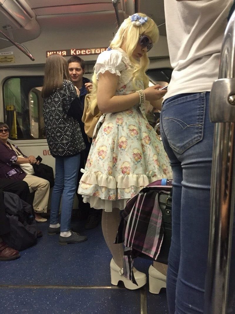 Смешно одетые люди