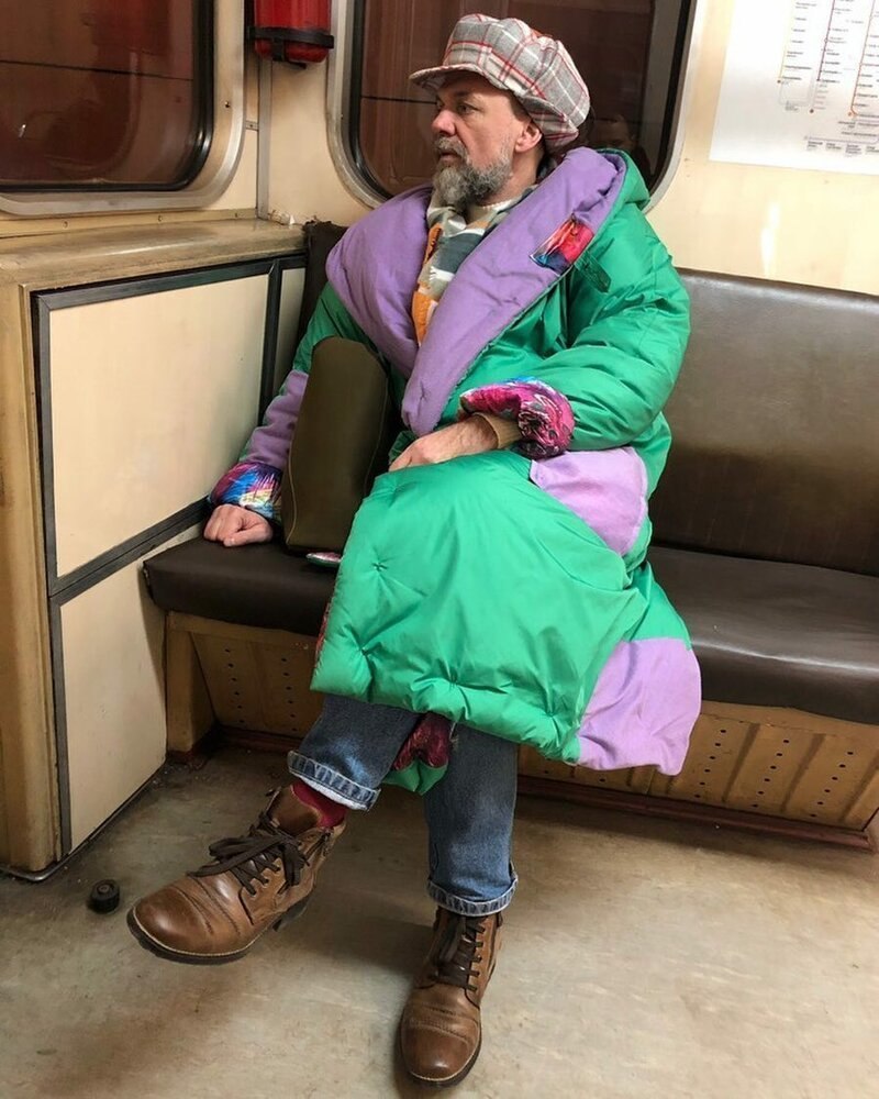 Странно одетые люди