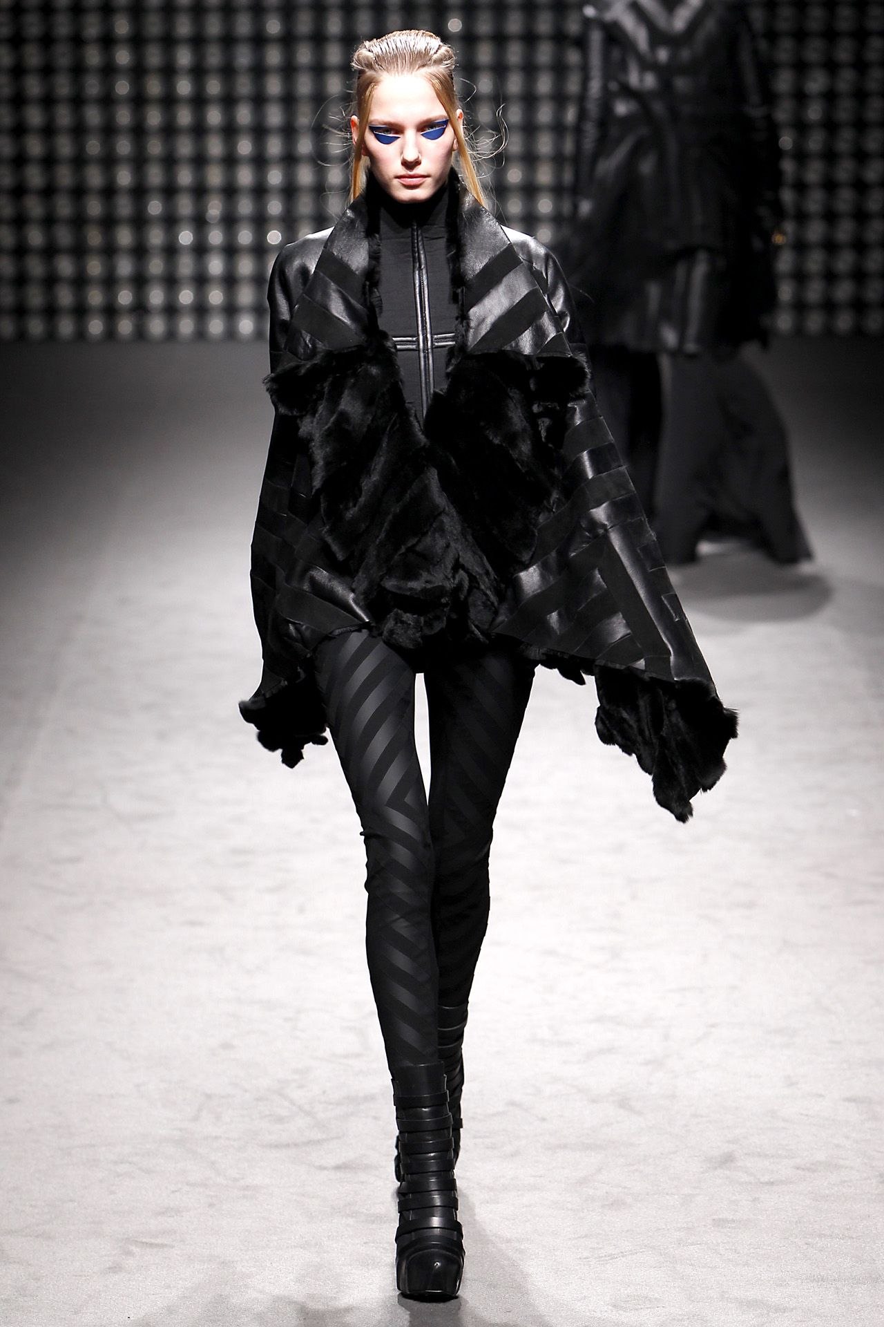 Темная мода. Gareth Pugh фэшн. Gareth Pugh одежда. Гарет пью Gareth Pugh 2011. Гарет пью Gareth Pugh 2021.