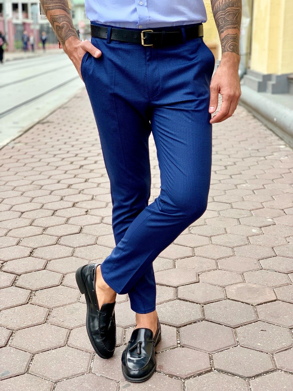 Темно синий штаны мужские. Синие брюки мужские. Брюки мужские модные. Брюки мужские синие зауженные. Темно синие брюки мужские.