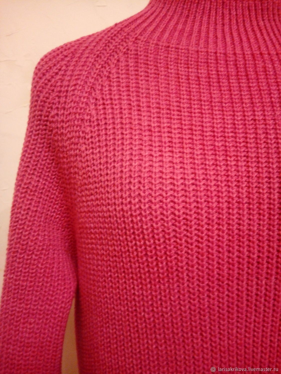 Кофта реглан резинкой. Пуловер английской резинкой. Свитер полупатентной резинкой. Джемпер полупатентной резинкой реглан сверху. Свитер реглан.
