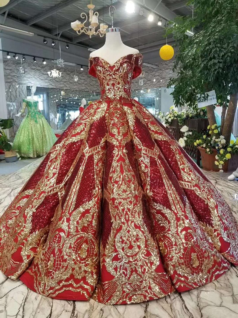 Самые красивые бальные платья в мире