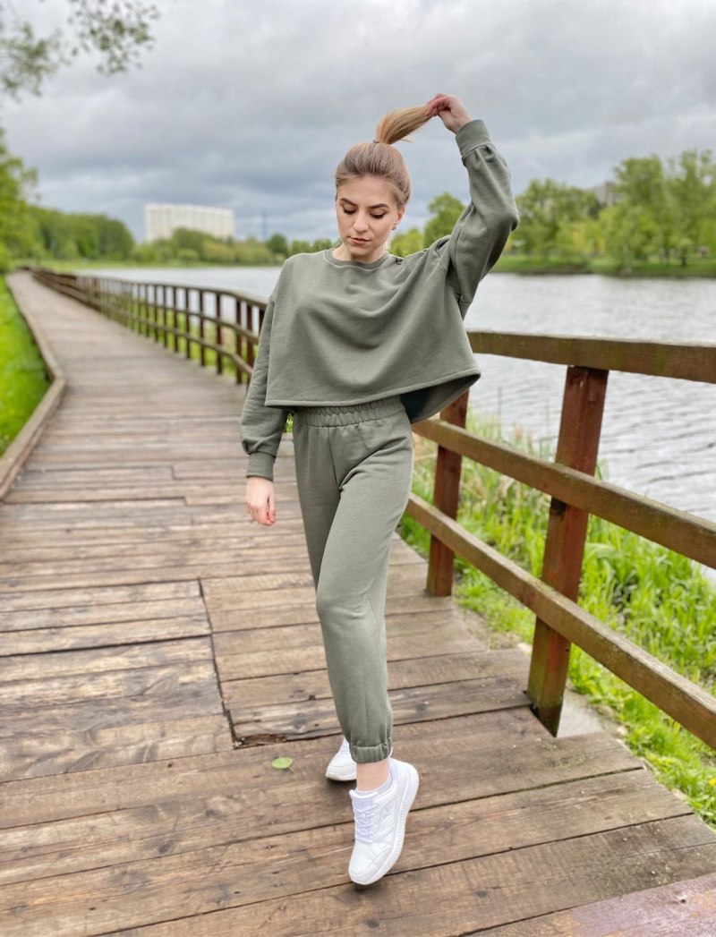 Спортивный костюм женский