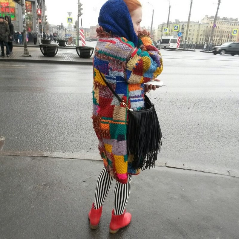 Девушка в нелепой одежде