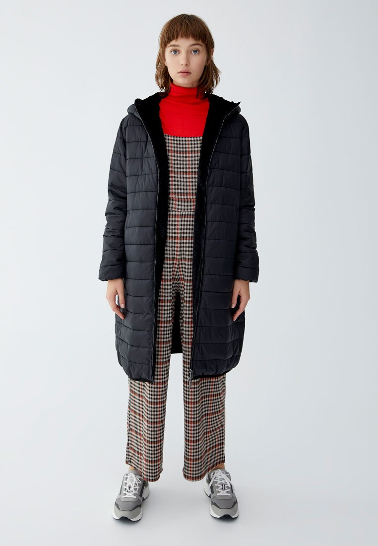 Розовая куртка Pull and Bear