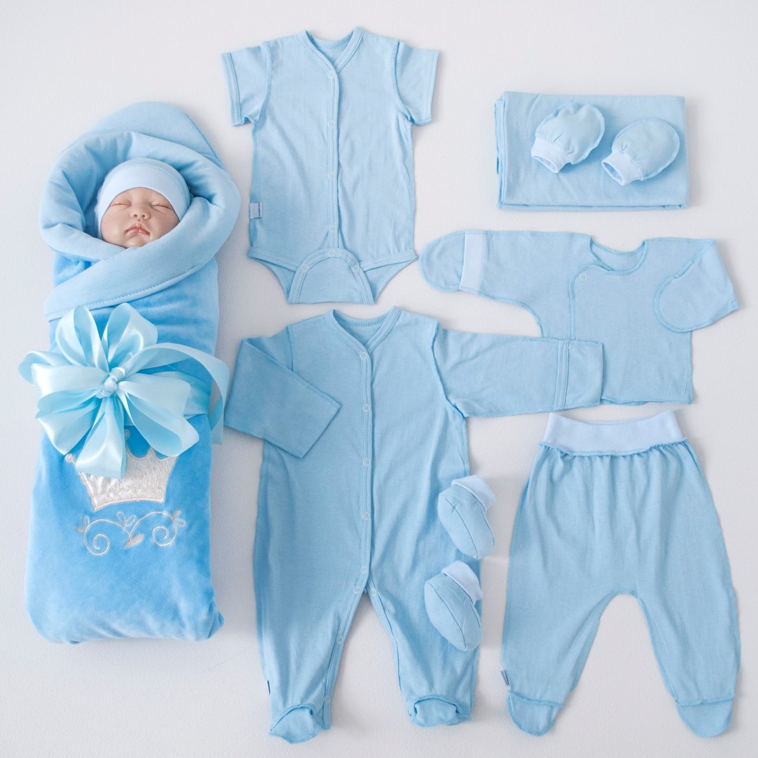 Набор новорожденному мальчику. Комплект на выписку для новорожденных. Одежда на выписку для новорожденных. На выписку для новорожденного комплект для мальчика. Комплект на выписку из роддома для мальчика.