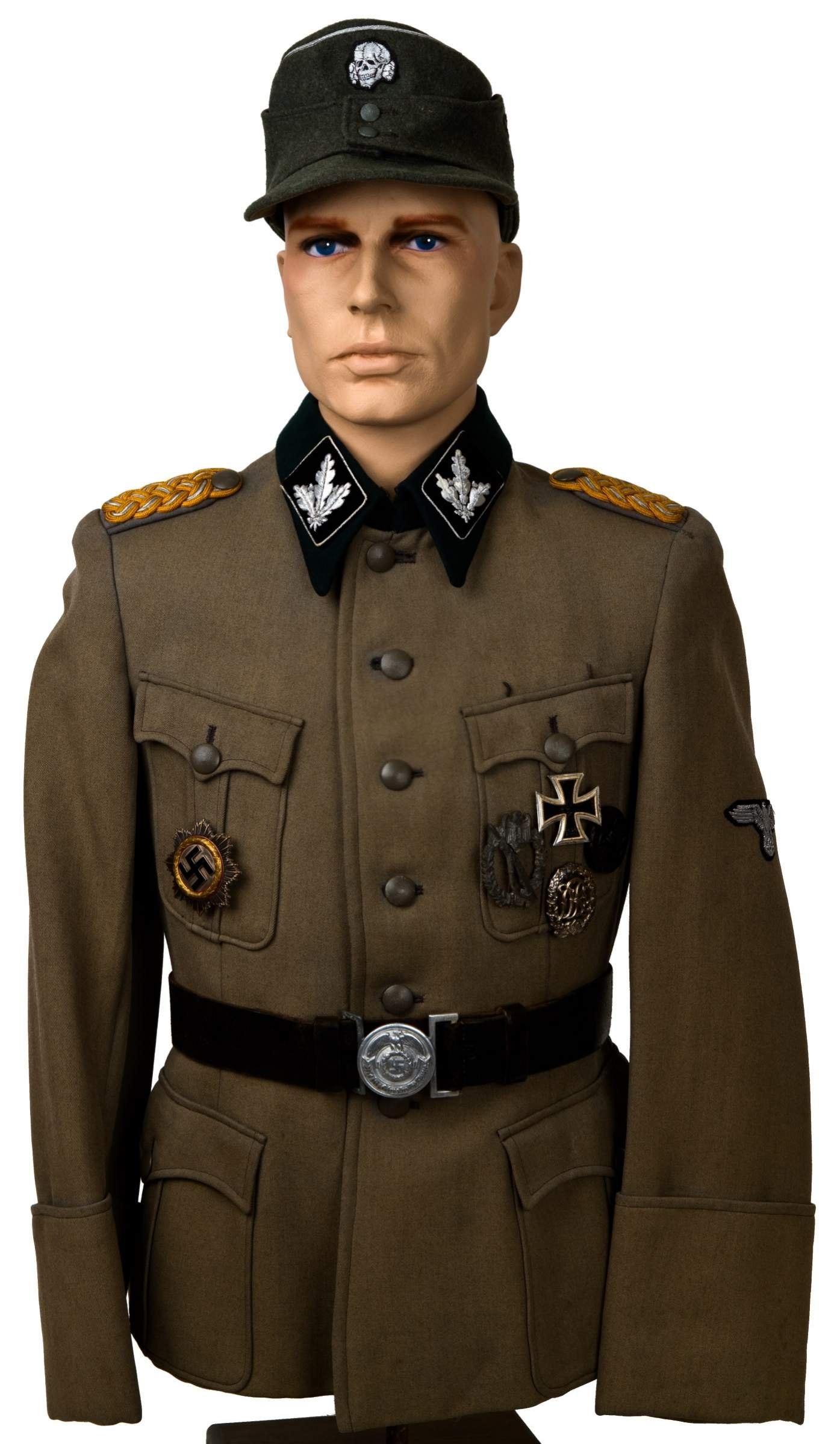 Военная форма германии. Форма 2 мировой войны Германии офицер. Форма вермахта Хьюго босс. Ваффен SS форма. Форма СС 1939.