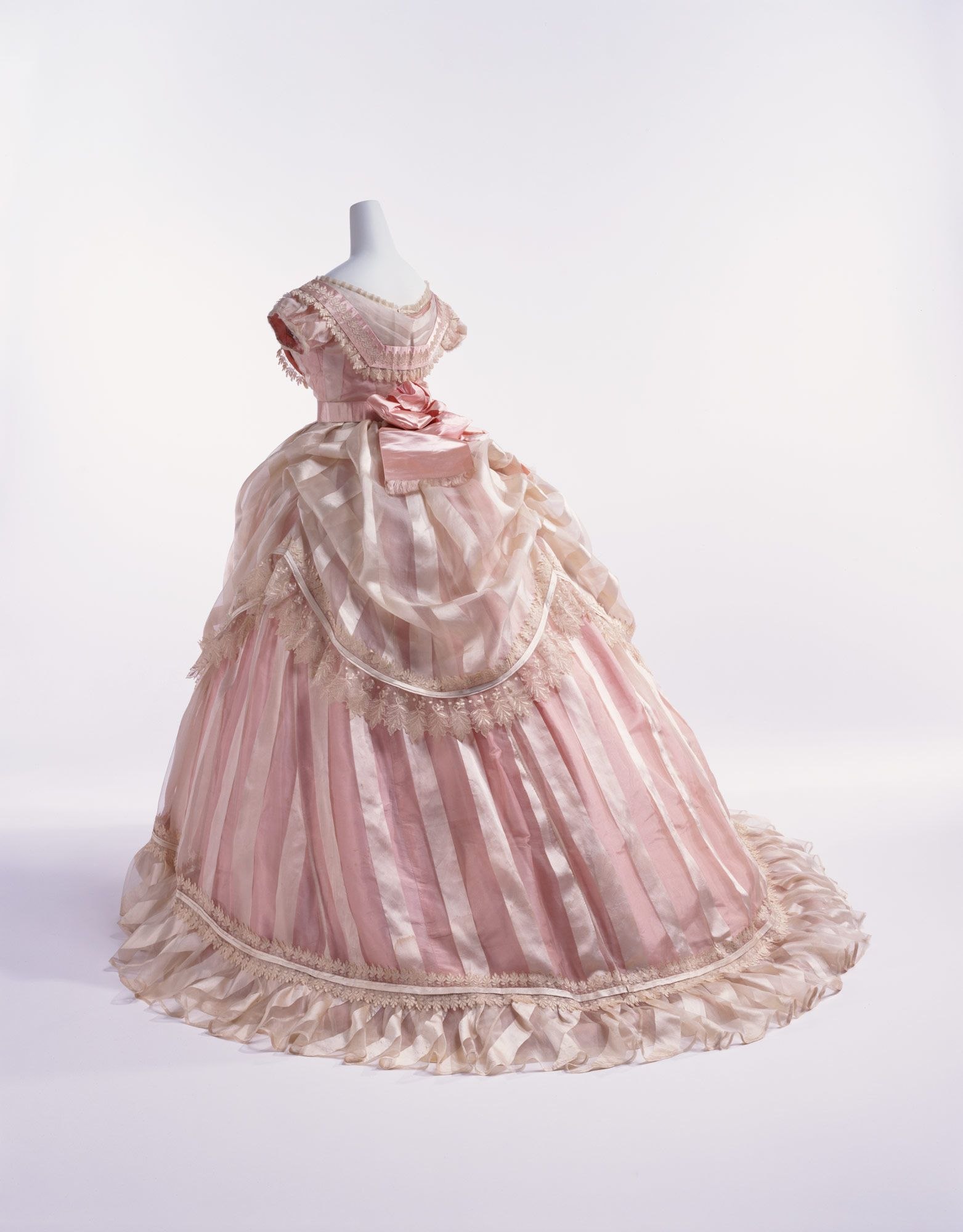 Бальные платья кринолин 19 век