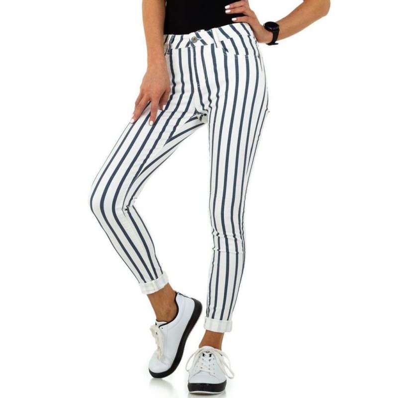 Черные брюки с белыми швами