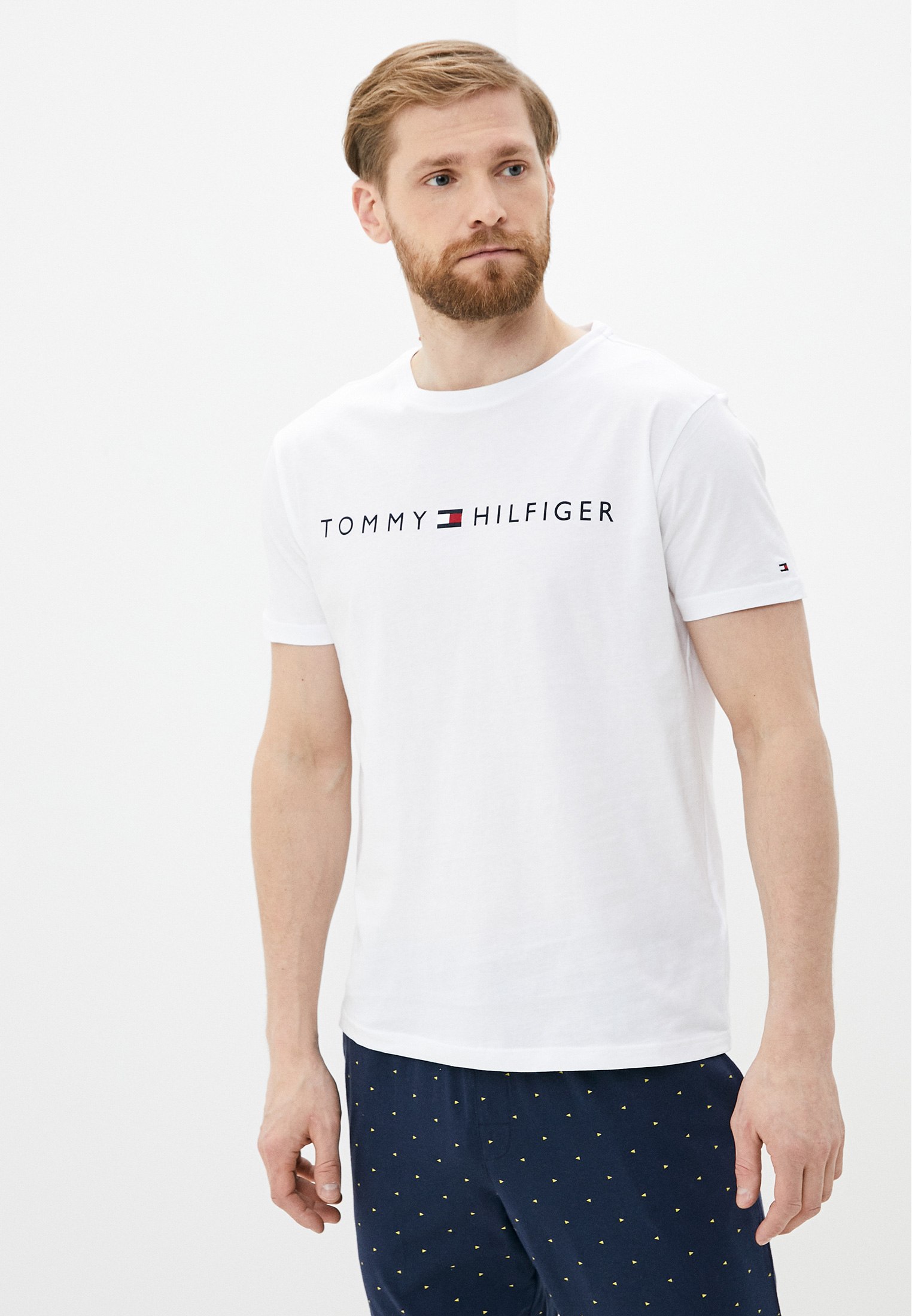 Белая футболка tommy hilfiger. Футболка Томми Хилфигер мужские белая. Tommy Hilfiger футболка мужская белая. Футболки Томи холфагер. Майка Томми Хилфигер.