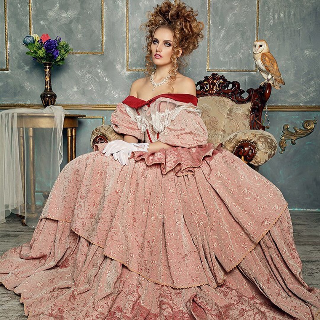Красивое платье 18. Костюм стиль «Барокко», «рококо» 17в. Бальные платья 18 века в стиле рококо. Дольче Габбана Барокко Королева.