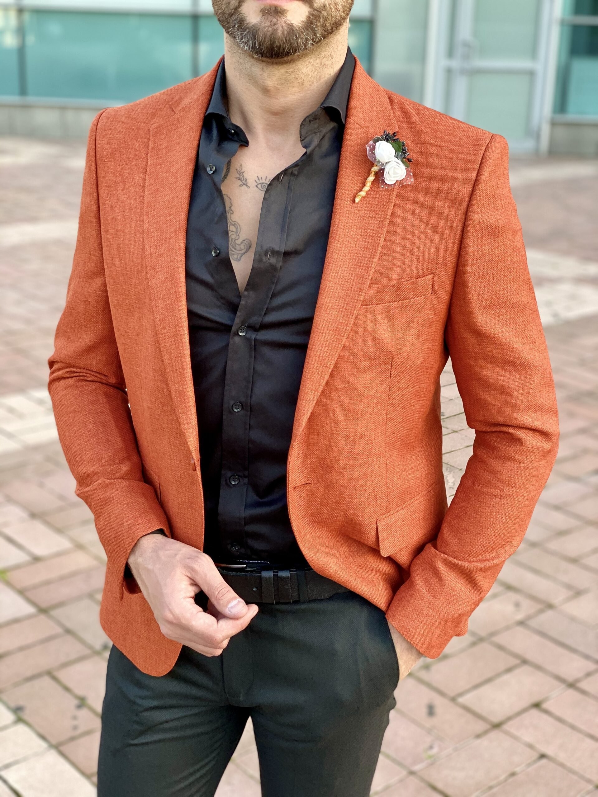 терракотовый пиджак мужской. терракотовый мужской джемпер. красный костюм тройка мужской. дорогой мужской костюм тройка. терракотовый цвет костюм мужской.