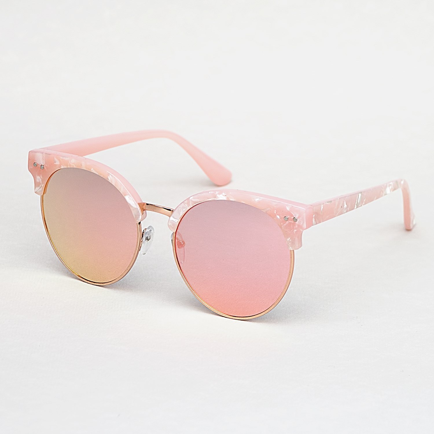 Розовые солнцезащитные очки купить. Розовые солнцезащитные очки. Модные розовые очки. Солнцезащитные очки в розовой оправе. Круглые розовые очки женские.