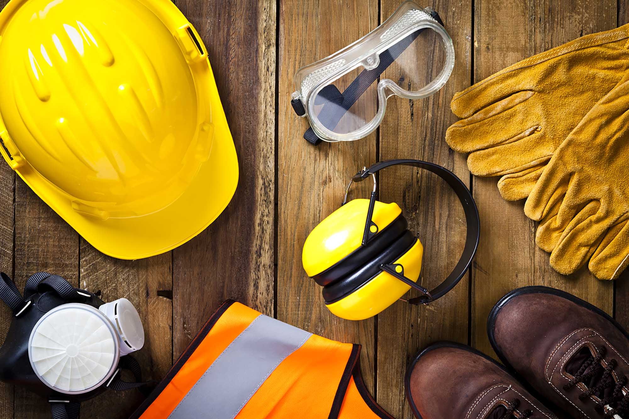 Work safety. Спецодежда СИЗ. Каска строительная. Стройка каска. СИЗ на стройке.