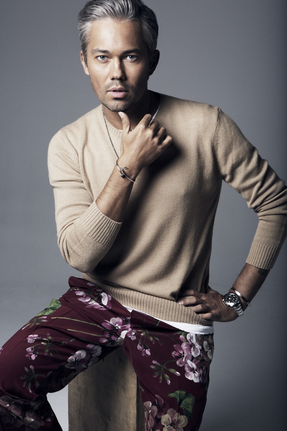 сколько александру рогову