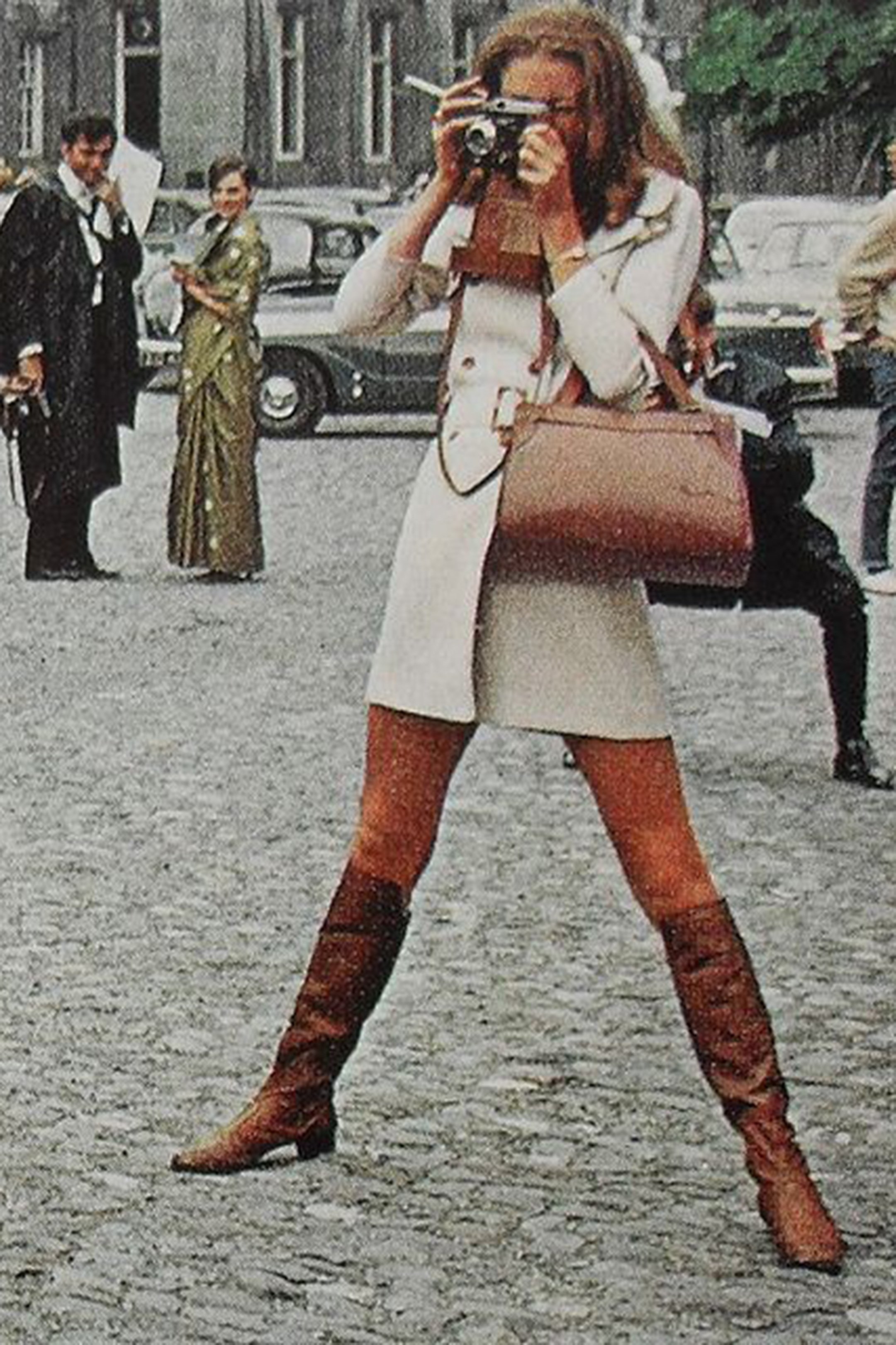 Сапоги 70 годов. Мода 70-х в Европе. 60-Е сапоги гоу-гоу. Go-go Boots Fashion 1960 сапоги чулки. 70е мода Франция.