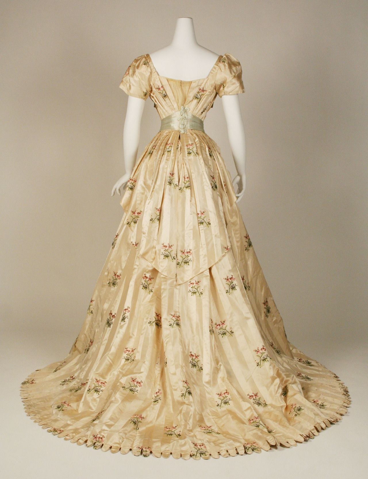 Век платьев. Винтаж Edwardian Dress. Бальные платья начало 20 Веа. Бальные платья 20 века Франция. Винтажное платье 20 века.