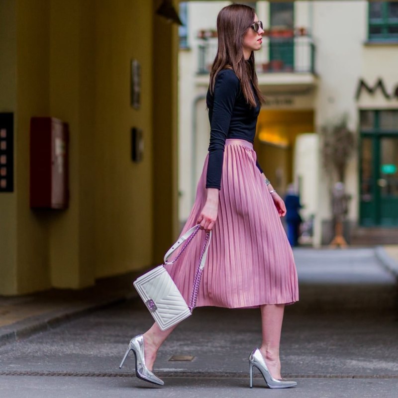 Юбка плиссе 2021 тренд Street Style