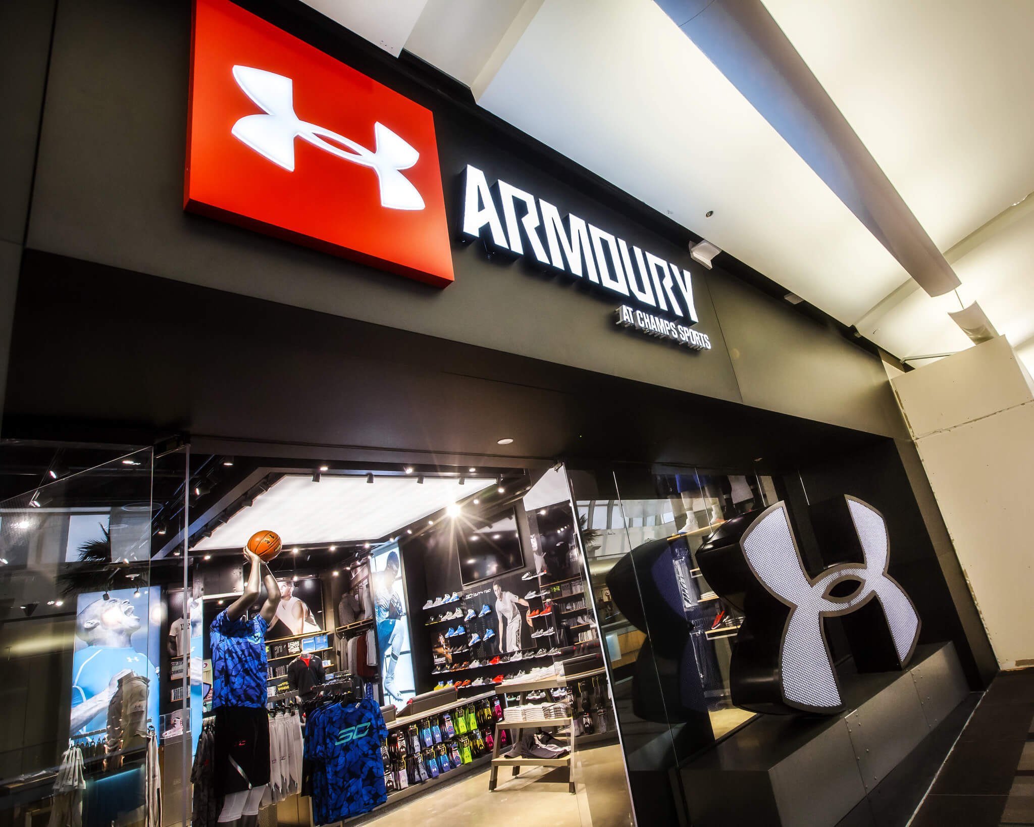 спортивная фирма андер армор. Under armour фото магазинов. Under armour производители спортивных товаров сша. Under armour производители спортивных товаров сша. Under бренд.
