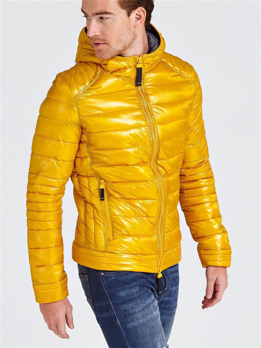 Крокус мужчина в желтой куртке. Пуховик Tom Tailor мужской желтый. Urban Classics куртка мужская желтая. Куртка guess мужская g8g9. Куртка бренда Гуесс мужская.
