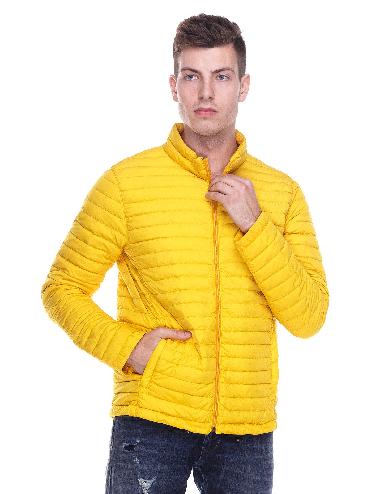 Мужчина в желтой куртке в крокус сити. Pepe Jeans Thermore зимняя куртка желтая. Mgk2734a Tom Farr куртка желтая мужская. Mavi Jacket желтая мужская куртка. TDK куртка желтая.