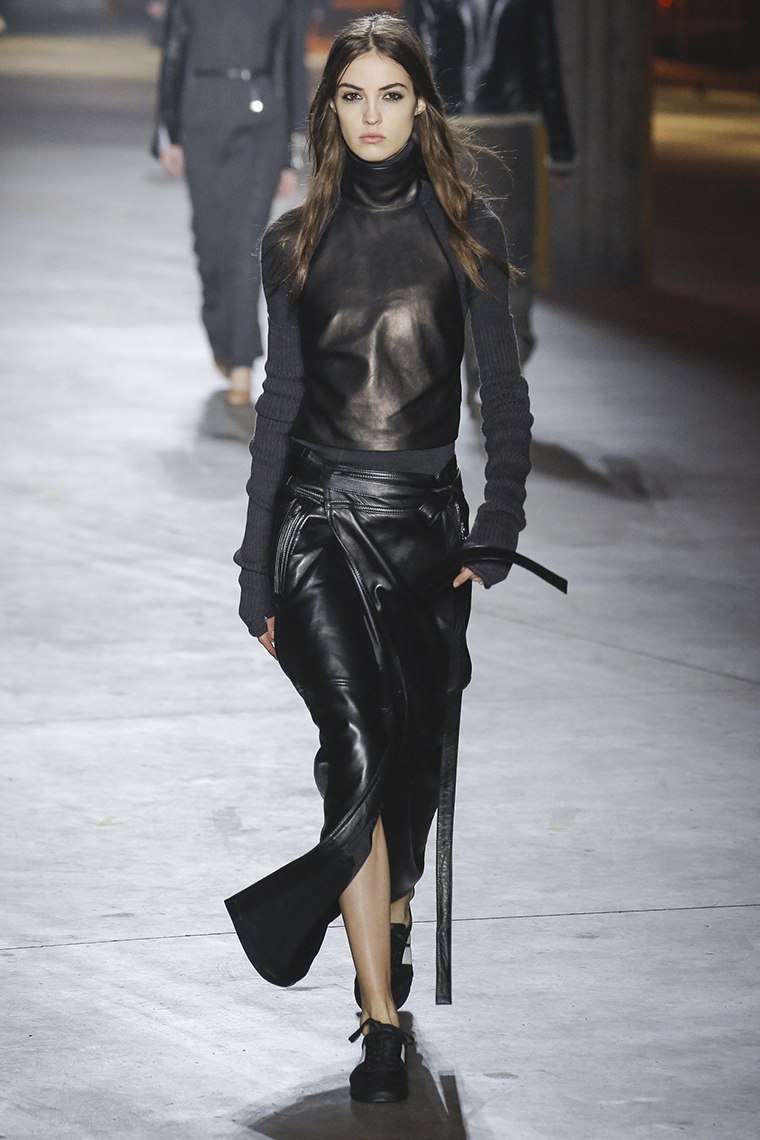 Total Black Oversize