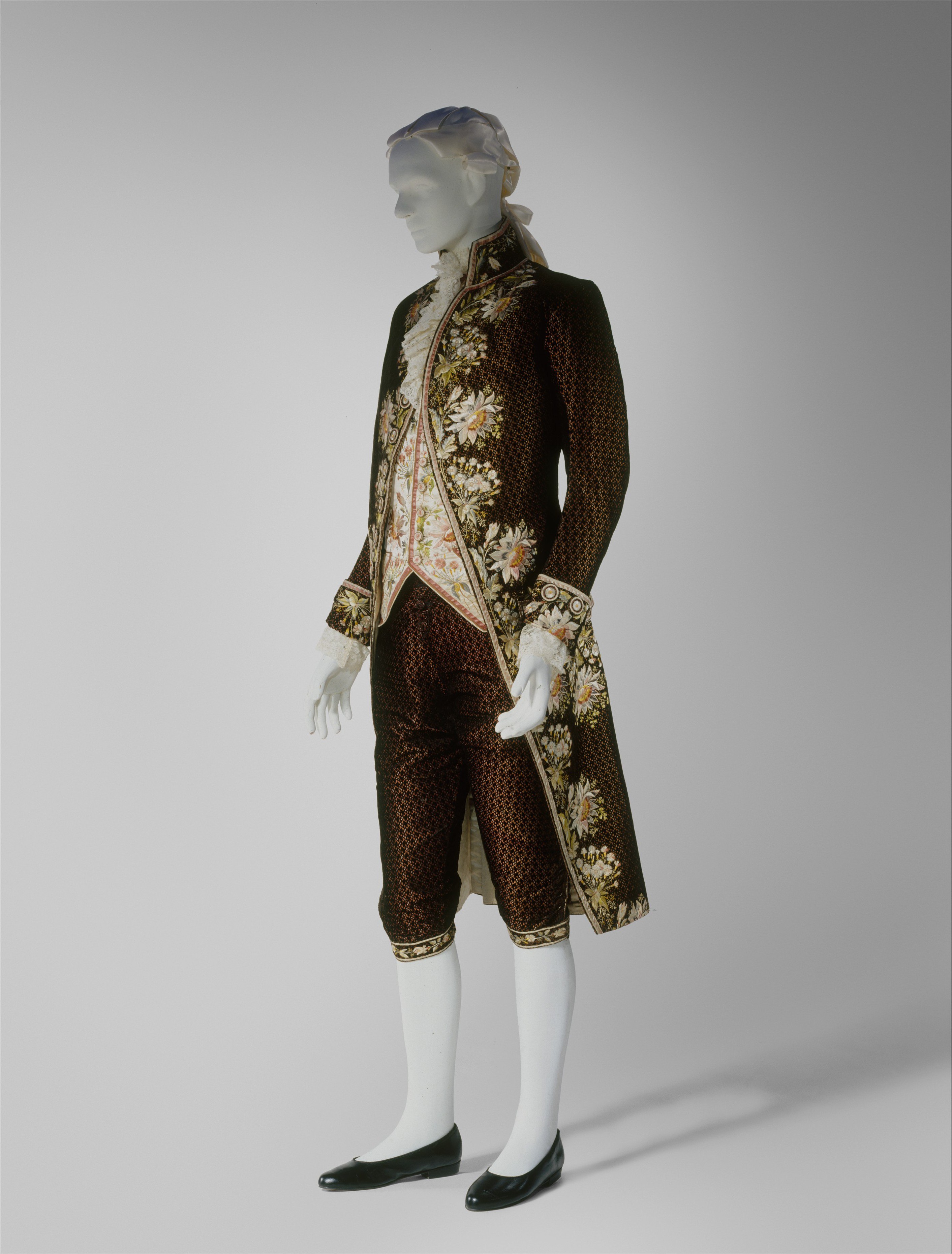 Костюмы 18 века. Рококо мода 18 века мужской костюм. Мода рококо 18 век мужская. Рококо одежда 18 века мужская. Рококо 19 век мужская мода.