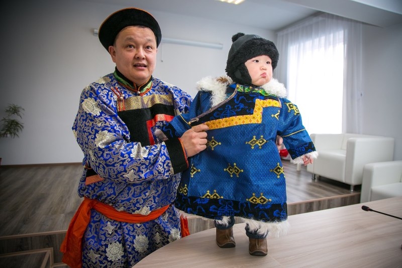 Бурятский национальный костюм для бумажной куклы