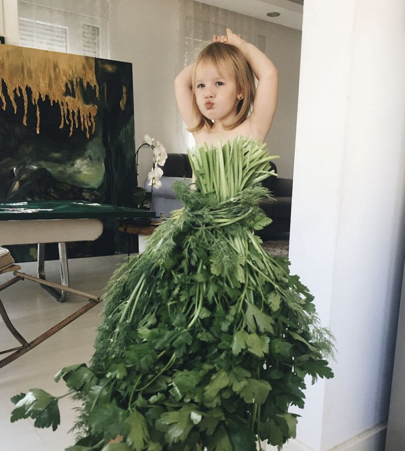 Платье из травы