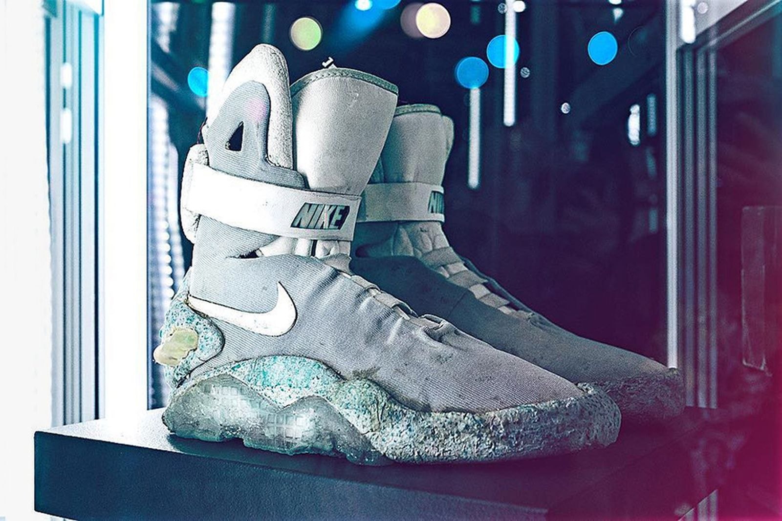 Дорогие кроссовки. Nike Air mag Marty MCFLY. Nike mag back to the Future. Nike кроссовки Air mag. Nike mag 2020.