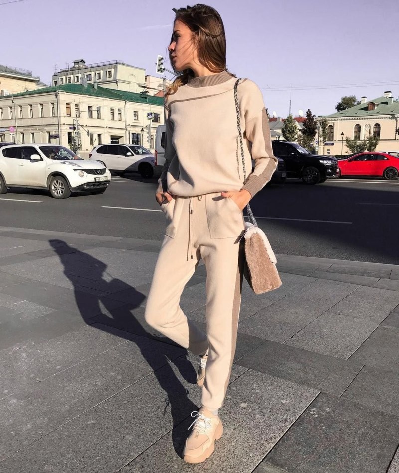 Костюм женский брючный спортивный стиль