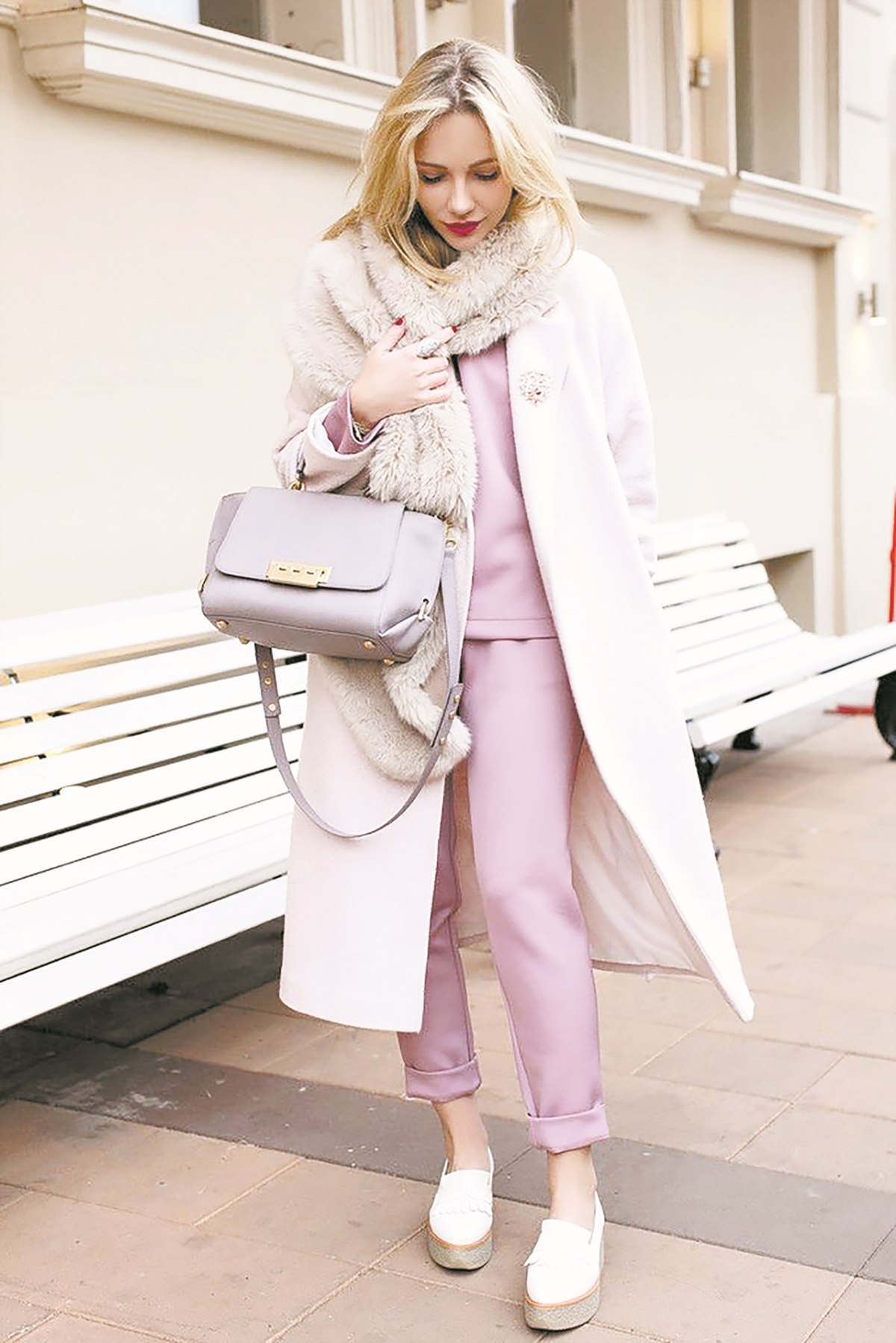 Серо розовое пальто