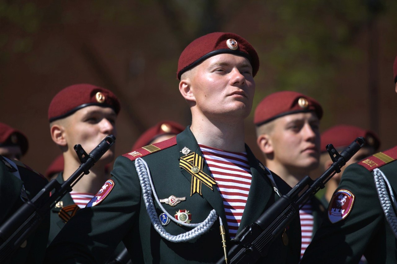 Краповый берет вв. Росгвардия краповый берет. ССО Краповые береты.