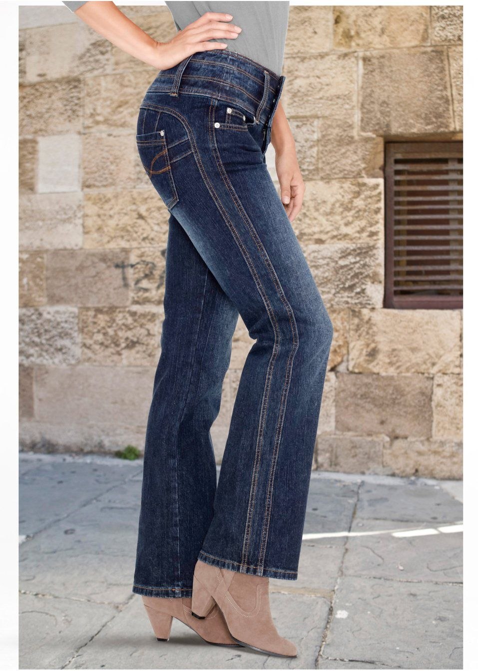 Расширить джинсовую. Перешить джинсы. Переделка джинсовых брюк в джинсы. Вставки в джинсы по боковому шву. Джинсы с боковыми вставками.