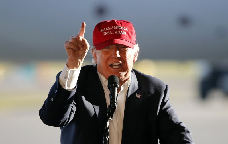 Дональд Трамп в кепке