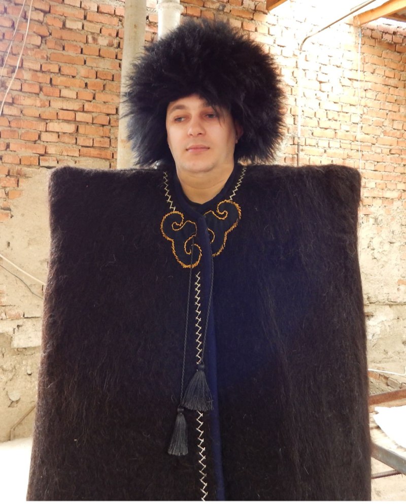 Папаха и бурка
