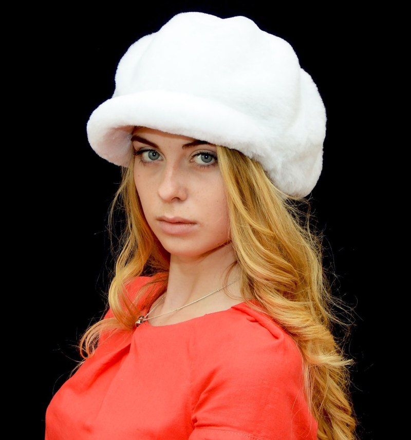 Меховая бейсболка женская
