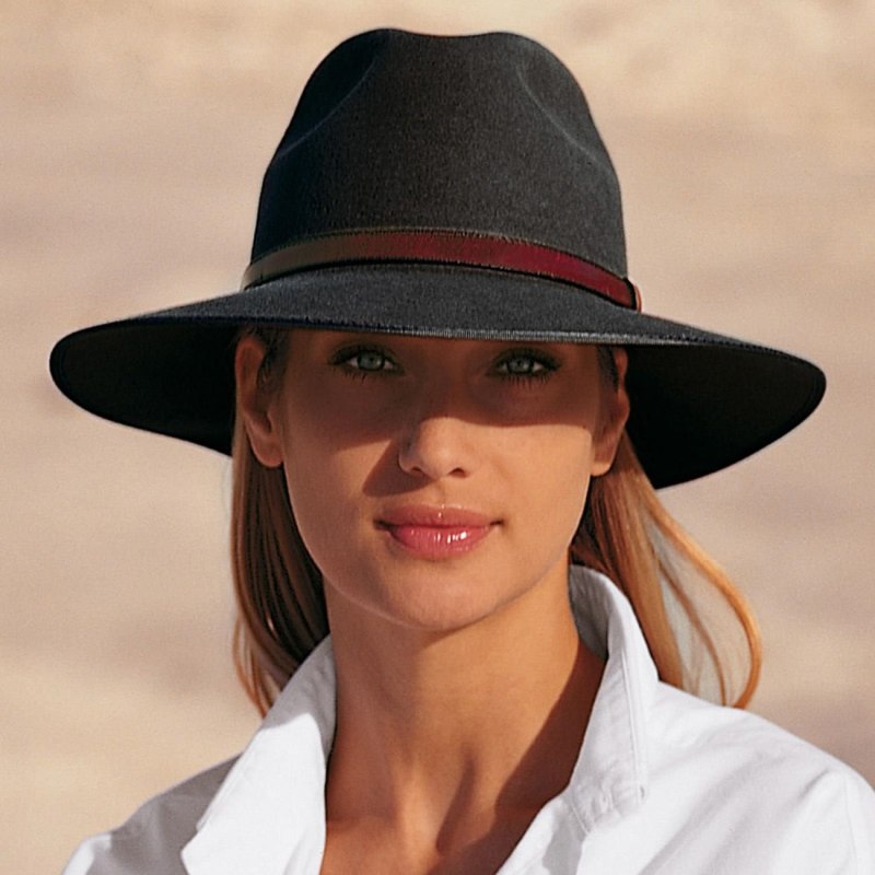 Akubra hat